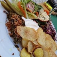 Hamburguer de feijão no prato at Escandinavia Green Spirit in Fuseta