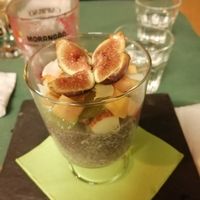 Pudim de chia com frutas at Escandinavia Green Spirit in Fuseta