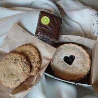 Brownie, Cookies und Blaubeerpie at Cocobeans in Winnipeg