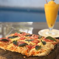 pizza artesanal hacemos nuestra propia salsa,masa, agregamos ingredientes totalment organicos
 #ayahuasca friendly at Elixir Restaurante Pucallpa in Pucallpa