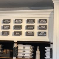 Vegan flavors marked with the green symbol at Gelateria La Romana in Verona