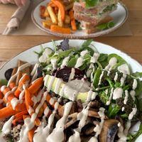 Tempeh sándwich and buddhas bowl  at To Bazaki Juice Bar in Chalandri