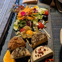 Cheese platter: 4 half cheeses at Arvore do Mundo in Porto