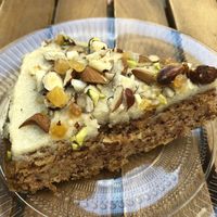 Carrot cake at Les P'tits Poissons Verts in Nimes