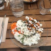 Buddha bowl at Les P'tits Poissons Verts in Nimes