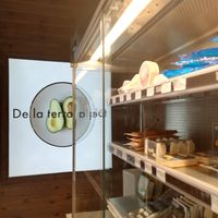 Productes a la venta com formatges vegans i begudes at Veggie's World in Andorra La Vella