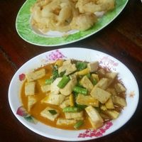 Tofu and veg with onion rings  at Number One Vegetarian in Bangkok