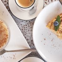 Rice pudding and apple pie at PurEssence in Alvor