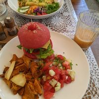 Beyond Burger. Gluten free beetroot bread. at PurEssence in Alvor