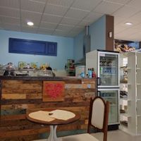 cafe and part of the store at PurEssence in Alvor