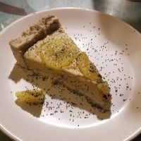 Seasonal RAW kiwi coco kaki tart at Café Vert in Lyon