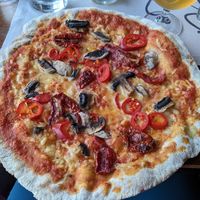 Pizza with vegan cheese at Rouhe in Aekaeslompolo