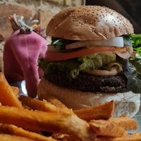 Burger 🍔 and Pommes 🍟 at Lia's Kitchen in Berlin