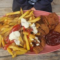 Nuggets and pommes at Lia's Kitchen in Berlin