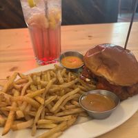 Classic Chiken Burger with fries and the Cranberry Lemon Limonade  at Lia's Kitchen in Berlin
