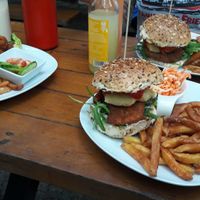 Nuggets & Burger 🤤 at Lia's Kitchen in Berlin
