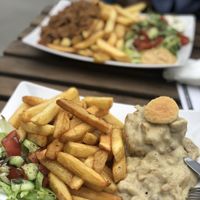 Vegan vol-au-vent schotel  at De Krewelligen Bidet in Antwerpen