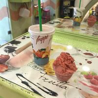 Helado de fresa vegano + granizado de frutas (11.07.21) at Sani Sapori in Madrid