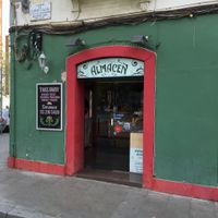 outside  at El Viejo Almacen in Barcelona