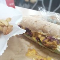 Sandwich crispy con papitas at Saviti in Bogota