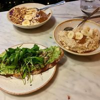 Tostada con aguacate, porridge y açai bowl at Plants by Deliciously Ella in London