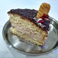 Biscoff and chocolate cake #Veganuary at HealthyWealthy in North London