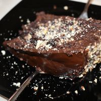 Chocolate hazelnut cake at La Tecia Vegana in Venice