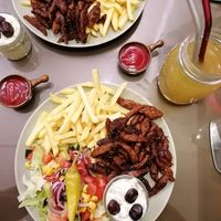 Hausgemachte Brause und Tzatziki 😋 at Chakula in Landshut