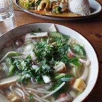 Pho und auch Curry 🍛🌱 at QB Vegan in Berlin