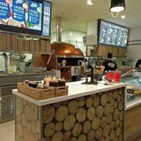 front desk at Yolo Pizza in Churra