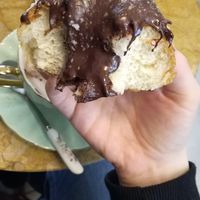 Pan brioche vegan con cioccolato at Camelia Bakery in Treviso