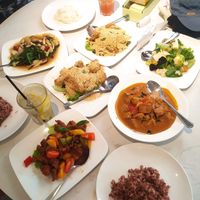 Sharing Platters at Green on Earth 绿之天地 in West Singapore