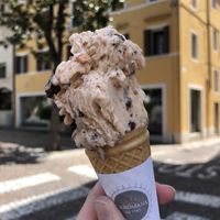 Crumbles Pralinata alla Mandorla  at Gelateria La Romana in Treviso