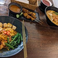 Curry noodles, satay, hokkien noodles at Pinxin Vegan Cuisine - 品馨蔬食 in Penang