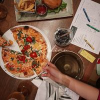 披薩&漢堡 at Alvarado Street Brewery and Grill in Monterey