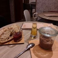 Vegan breakfast with delicious chocolate cream and agave syrup at 60 Degres Tisanerie Moderne in Aix-en Provence