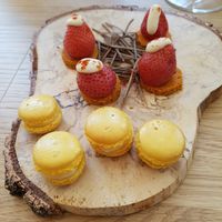 Macarons and smoked strawberries at ONA in Ares