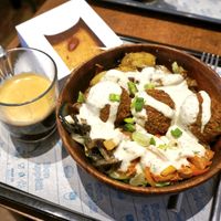 KimFalafel bowl + Semolina cake at SAMAM - Cantine végétale in Paris