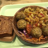 Complete menu salad with dessert at SAMAM - Cantine végétale in Paris