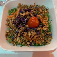 salade composée accompagnant la quiche at Vega'Nath in Joigny