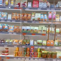 veganes kühlregal mit seitan, tofu, etc. at Basic in Mannheim