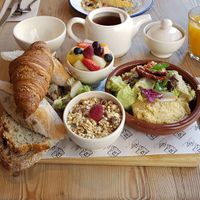 Vegan brunch (houmous, guacamole, taboulé, bread, fruits, chia raspberry pudding, croissant, tea, orange juice) at Le Pain Quotidien - Gran Via in Madrid