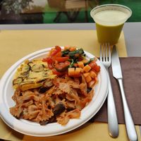 Small menu (9 euros) and fresh juice at Veg Eat in Bergamo