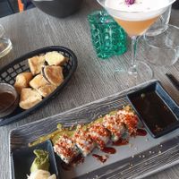 Sushi, aubergine fries and apricot cocktail at Asia in Oslo