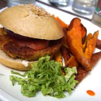 Burger at La Vege Table in Reims