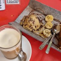 Carrot cake con cafe at Sanissimo - Principe Pio in Madrid