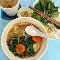 Nam vang (Cambodian style) noodle soup. Reusable straws for the drinks too 👏🏼 at Vegan Family Restaurant in Ho Chi Minh City