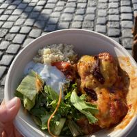 Lasagne mit Couscous und frischem Salat  at Nordvegan in Oslo