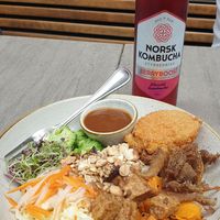 Buddha bowl & Berry Kombucha at Nordvegan in Oslo