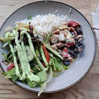 Chicken & Mushroom curry with rice and salat at Nordvegan in Oslo